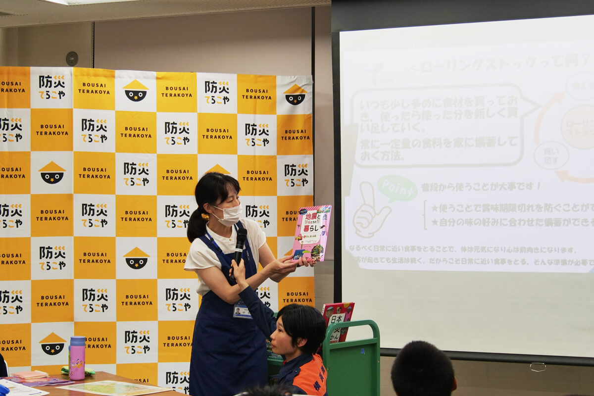 司書による防災関連書籍紹介の画像